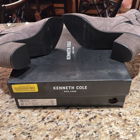 Gray suede booties size 10 New - Picture 5 of 6